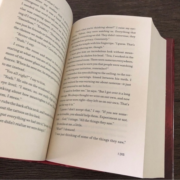 Allegiant by: Veronica Roth hardback book - Picture 4 of 5